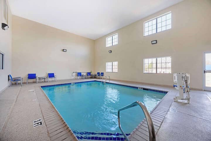 Pool 21 of 27